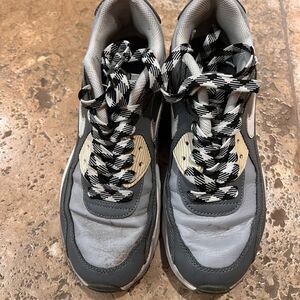 Nike Air Max Kid's Gray and White Sneakers sie 6.5Y